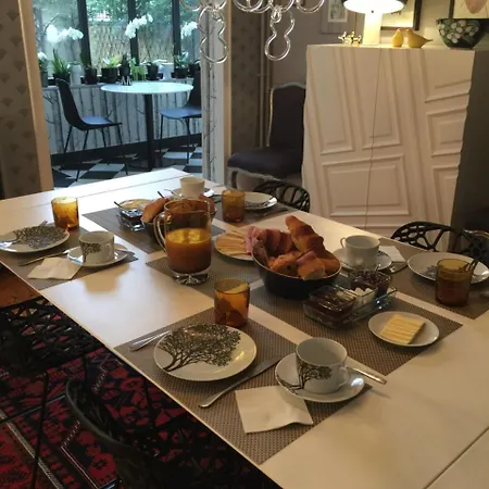 לינה וארוחת בוקר La Desvaux De Marigny 3*
