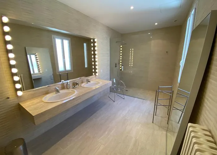 La Desvaux De Marigny Bed and Breakfast 3*