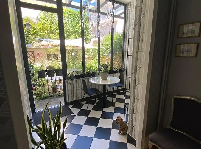 La Desvaux De Marigny Bed and Breakfast